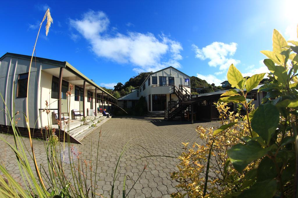 Хостел Stewart Island Backpackers Half-moon Bay Екстер'єр фото