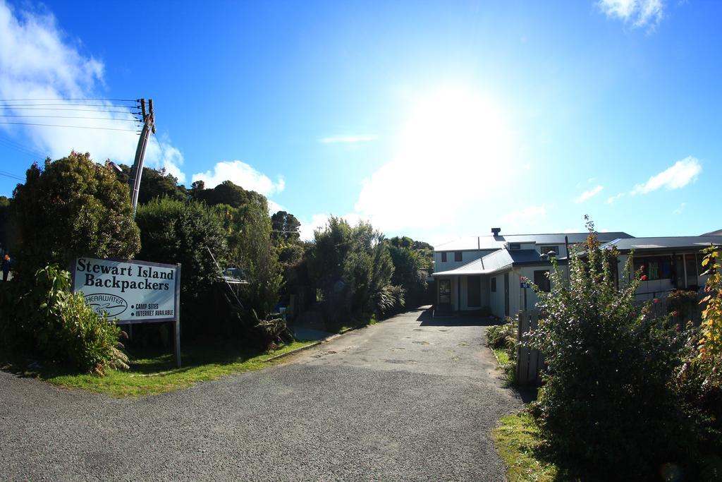 Хостел Stewart Island Backpackers Half-moon Bay Екстер'єр фото